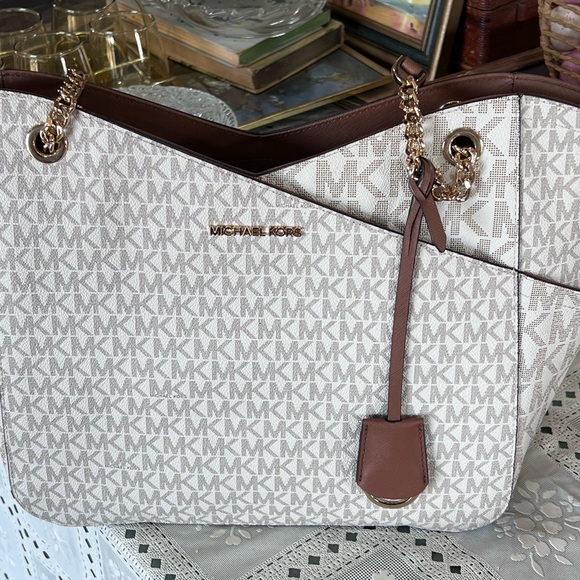 NWT Michael Kors Jet Set Travel Shoulder Bag With MK Print - Picture 2 of 9